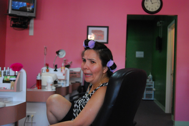 Illustration for article titled A Day in a Nail Salon in East Hartford, CT, in Photos